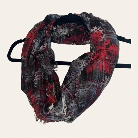 0514. Infinity WINTER THEME SCARF WHITE GREY AND RED SNOWFLAKES, - Picture 3 of 6